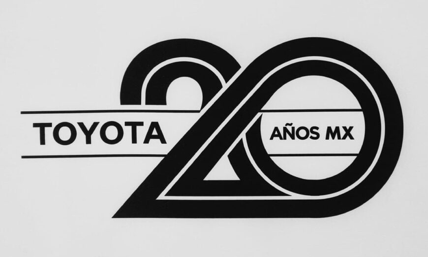 En una noche de blanco y negro, cómo el Yin y Yang, Toyota se vistió de gala y celebró sus 20 años en el mercado mexicano