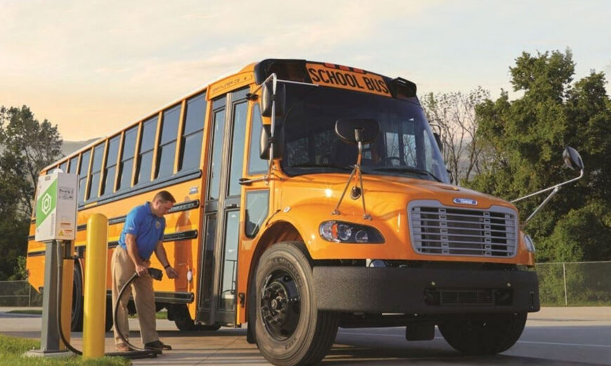 El estado de Nueva York requiere que las escuelas compren autobuses eléctricos después de 2027