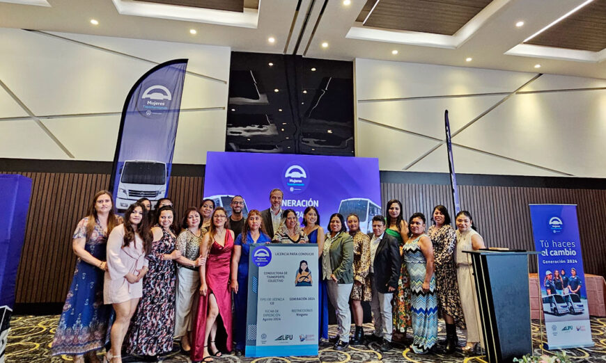 Volkswagen Truck & Bus México celebra la graduación de 18 nuevas mujeres operadoras como parte del programa Mujeres Transformando